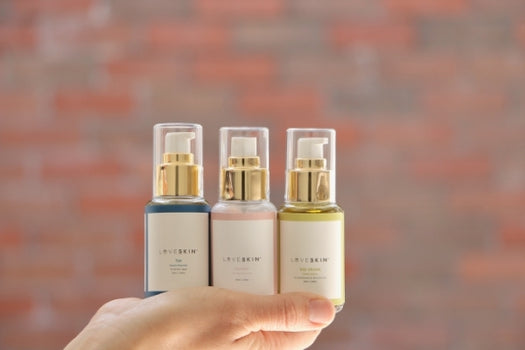 holding a 3-step skincare ritual in a hand