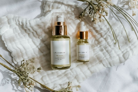 Kiri aroha serum in 2 sizes on muslin cloth