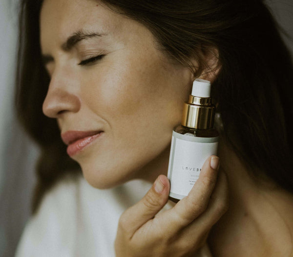4 tops tips to effectively apply natural face serums-LOVESKINNZ